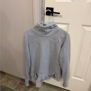 Alo Yoga Cozy Gray Women's Sweater